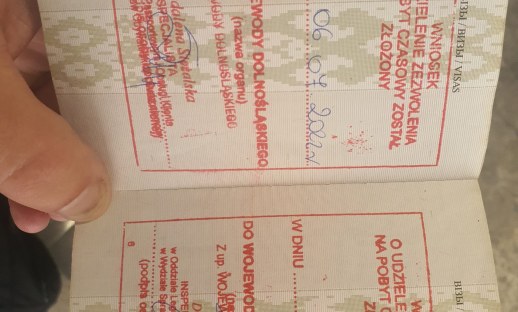 Добрый день, получил штамп в паспорт на карту побыта 6.07.2022 по работе во Вроцлаве, а потом подался 30.07.2022 на гуманитарный побыт(не знал будет ли он или нет поэтому сначала п